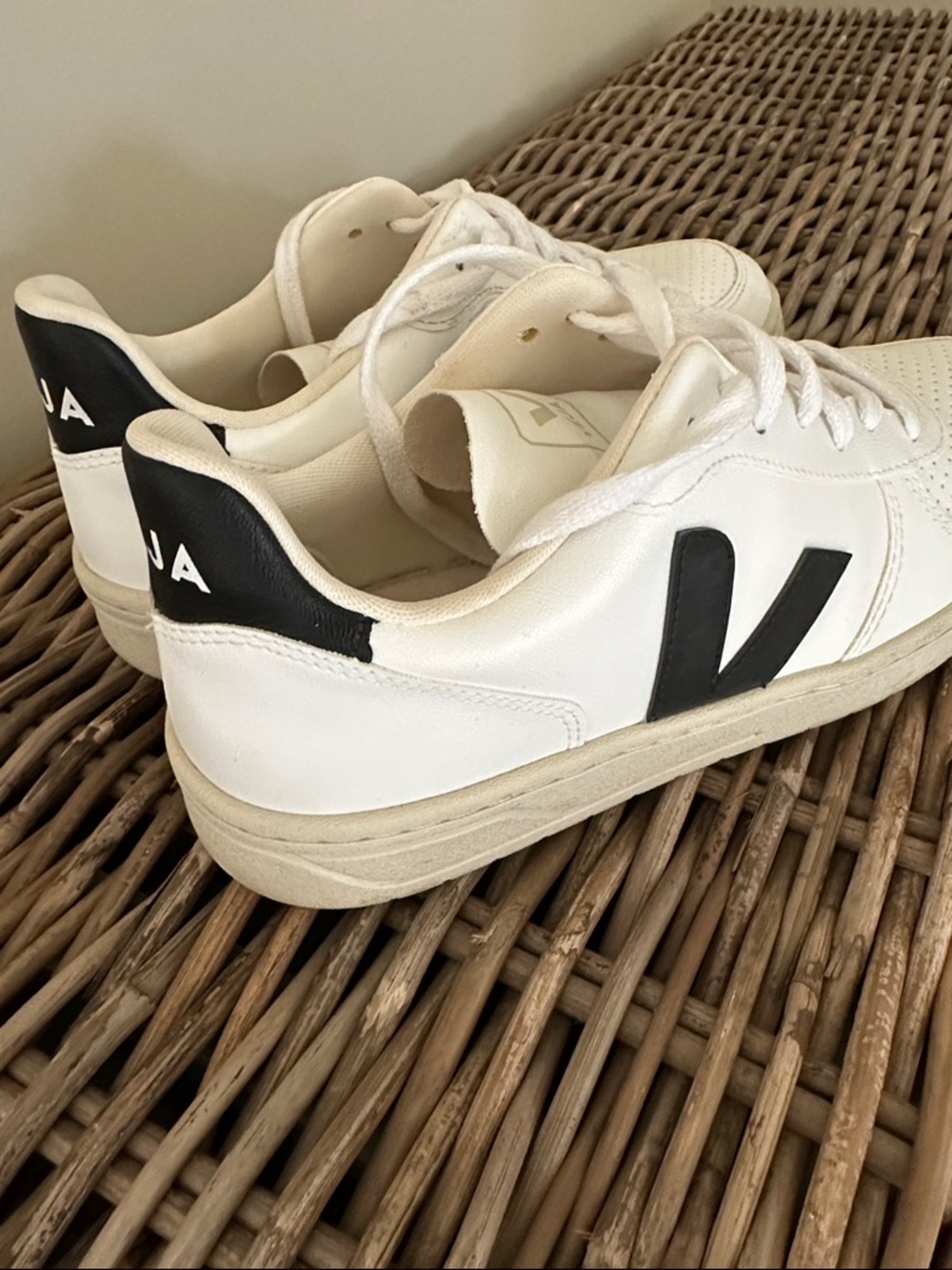 Veja Men's V-10 Sneakers Bianco - Picture 5 of 6